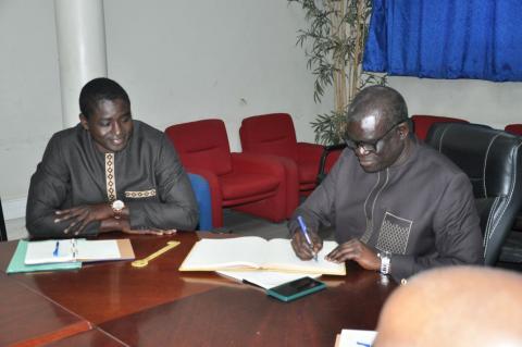 Dans le cadre de ses visites de prise de contact et d’imprégnation, le Pr Aliou Badara KANDJI, Recteur de l'UCAD a visité la Bibliothèque Universitaire de dakar (BU), le mardi 15 avril 2025. Avec le Directeur de la BU, Pr François Malick Diouf et le personnel, ils ont visité les différentes espaces et services.